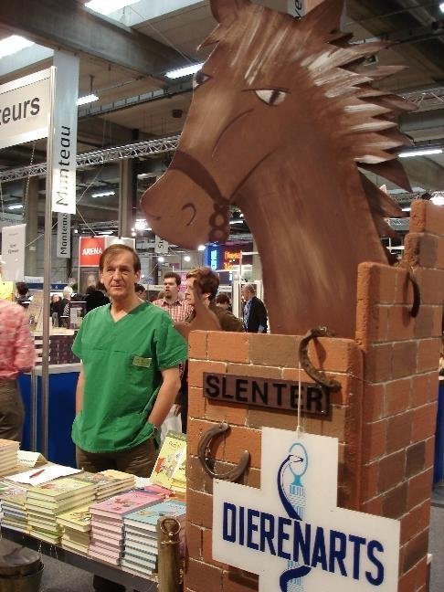maartenopdeboekenbeursslenter.jpg